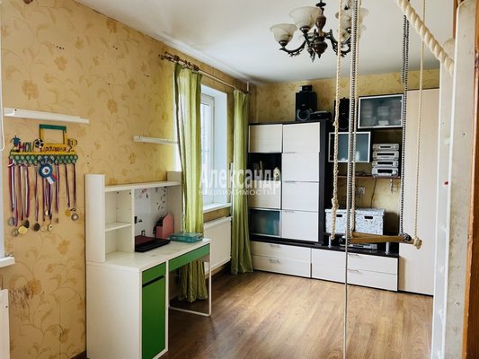 Продам трехкомнатную (3-комн.) квартиру, Авиаконструкторов пр-кт, д. 25, Санкт-Петербург г