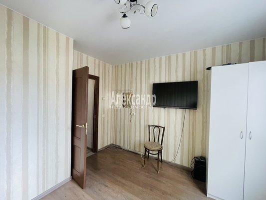 Продам трехкомнатную (3-комн.) квартиру, Авиаконструкторов пр-кт, д. 25, Санкт-Петербург г