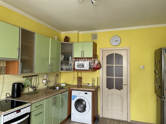 Продам трехкомнатную (3-комн.) квартиру, Авиаконструкторов пр-кт, д. 25, Санкт-Петербург г