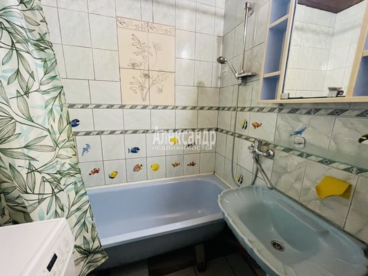 Продам трехкомнатную (3-комн.) квартиру, Авиаконструкторов пр-кт, д. 25, Санкт-Петербург г