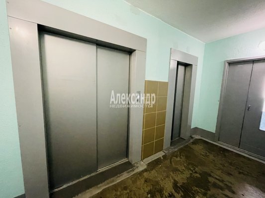 Продам трехкомнатную (3-комн.) квартиру, Авиаконструкторов пр-кт, д. 25, Санкт-Петербург г