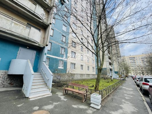 Продам трехкомнатную (3-комн.) квартиру, Авиаконструкторов пр-кт, д. 25, Санкт-Петербург г
