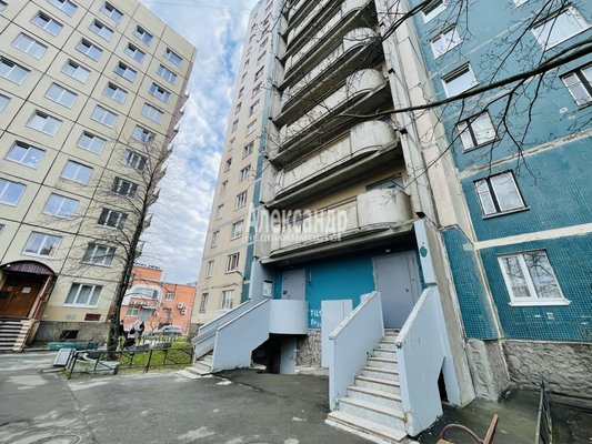 Продам трехкомнатную (3-комн.) квартиру, Авиаконструкторов пр-кт, д. 25, Санкт-Петербург г