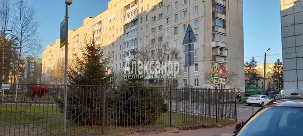 Продам трехкомнатную (3-комн.) квартиру, Молодцова ул, д. 11, Сертолово г