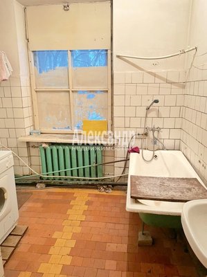 Продам комнату в 11-комн. квартире, Гранитная ул, д. 1, Каменногорск г