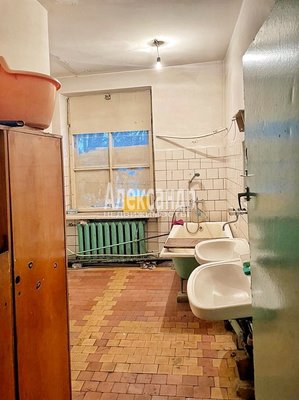 Продам комнату в 11-комн. квартире, Гранитная ул, д. 1, Каменногорск г