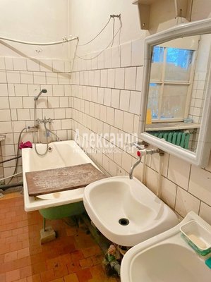 Продам комнату в 11-комн. квартире, Гранитная ул, д. 1, Каменногорск г