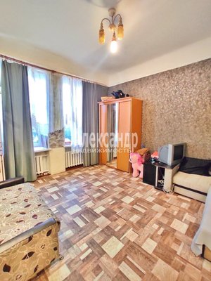 Продам комнату в 5-комн. квартире, Железнодорожная ул, д. 4, Выборг г
