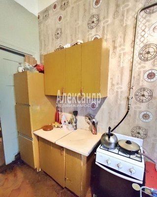Продам комнату в 5-комн. квартире, Железнодорожная ул, д. 4, Выборг г