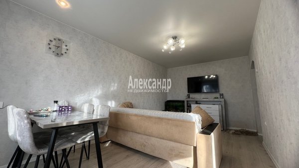 Продам трехкомнатную (3-комн.) квартиру, Судостроительная ул, д. 12, Выборг г