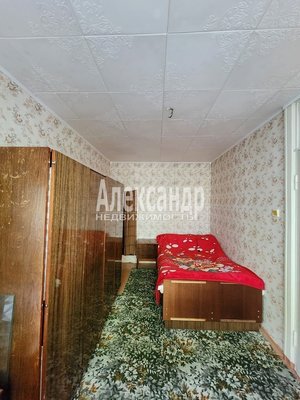 Продам трехкомнатную (3-комн.) квартиру, Романтиков ул, д. 13, Кириши г