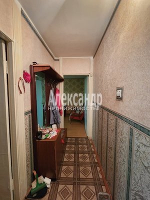 Продам трехкомнатную (3-комн.) квартиру, Романтиков ул, д. 13, Кириши г