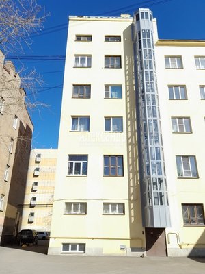 Продам трехкомнатную (3-комн.) квартиру, 27-я В.О. линия, д. 8, Санкт-Петербург г