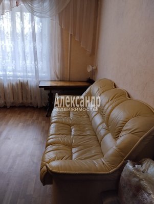 Продам трехкомнатную (3-комн.) квартиру, Набережная ул, д. 1 корп. 2, Кировск г