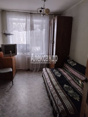 Продам трехкомнатную (3-комн.) квартиру, Набережная ул, д. 1 корп. 2, Кировск г