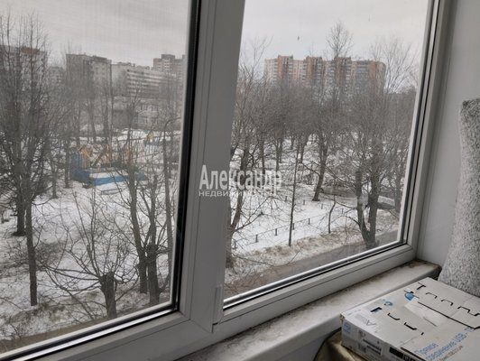 Продам трехкомнатную (3-комн.) квартиру, Набережная ул, д. 1 корп. 2, Кировск г