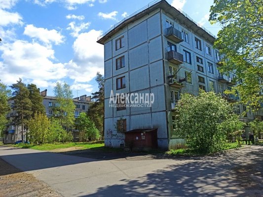 Продам двухкомнатную (2-комн.) квартиру, Офицерская ул, д. 8, Глебычево п