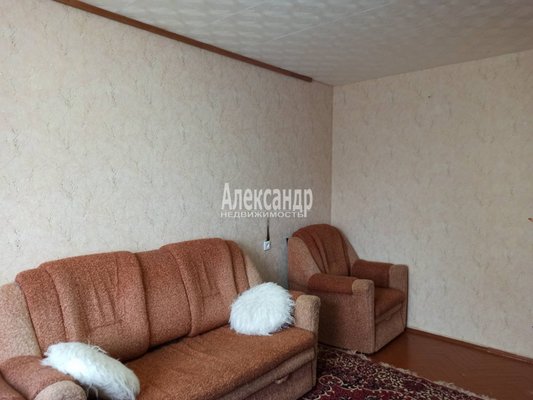 Продам двухкомнатную (2-комн.) квартиру, Офицерская ул, д. 8, Глебычево п