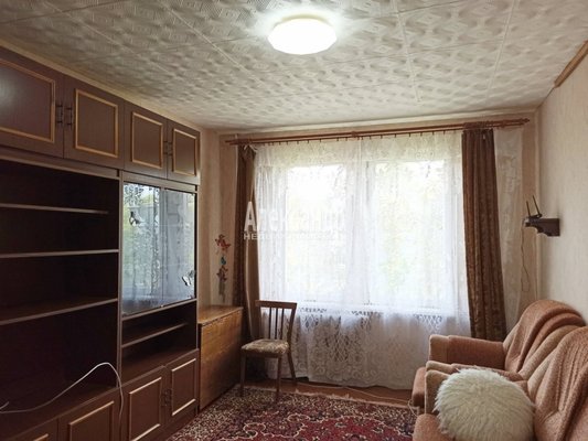 Продам двухкомнатную (2-комн.) квартиру, Офицерская ул, д. 8, Глебычево п