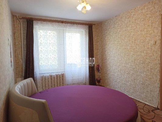 Продам двухкомнатную (2-комн.) квартиру, Офицерская ул, д. 8, Глебычево п