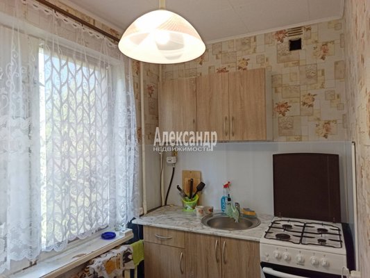 Продам двухкомнатную (2-комн.) квартиру, Офицерская ул, д. 8, Глебычево п