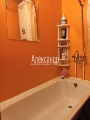 Продам двухкомнатную (2-комн.) квартиру, Офицерская ул, д. 8, Глебычево п