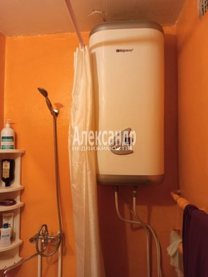 Продам двухкомнатную (2-комн.) квартиру, Офицерская ул, д. 8, Глебычево п