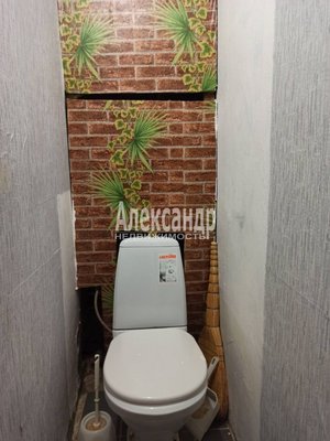 Продам двухкомнатную (2-комн.) квартиру, Офицерская ул, д. 8, Глебычево п