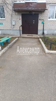 Продам двухкомнатную (2-комн.) квартиру, Центральная ул, д. 6, Коммунары п