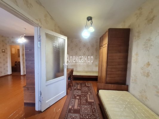 Продам трехкомнатную (3-комн.) квартиру, Калинина ул, 19А, Волхов г