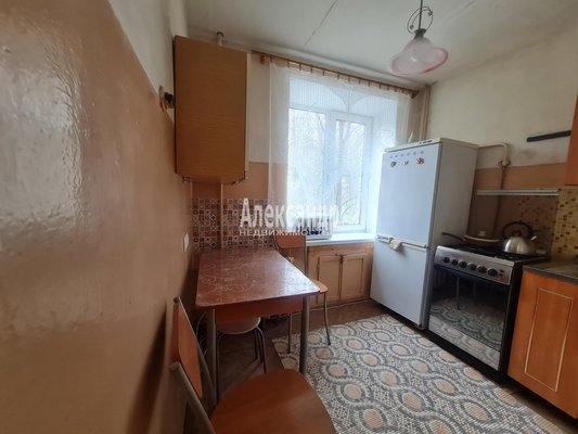 Продам трехкомнатную (3-комн.) квартиру, Калинина ул, 19А, Волхов г