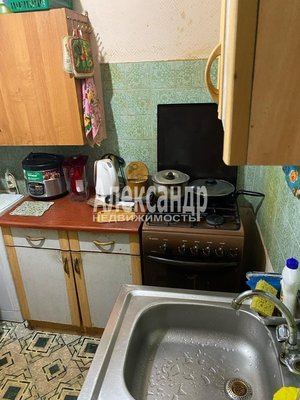 Продам комнату в 4-комн. квартире, Трудящихся б-р, д. 28, Колпино г