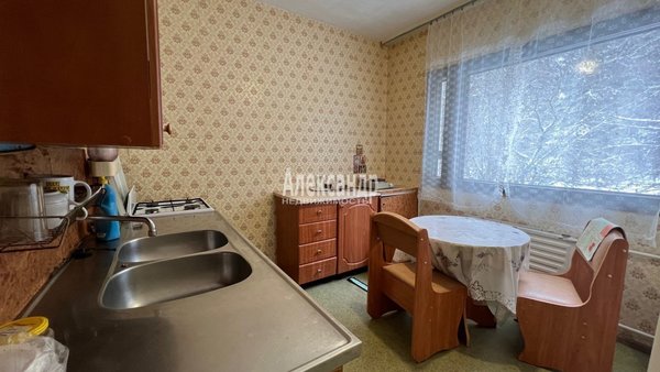 Продам трехкомнатную (3-комн.) квартиру, Красноармейская ул, д. 24, Светогорск г