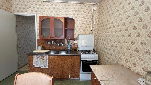 Продам трехкомнатную (3-комн.) квартиру, Красноармейская ул, д. 24, Светогорск г