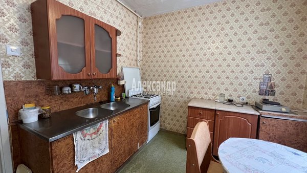 Продам трехкомнатную (3-комн.) квартиру, Красноармейская ул, д. 24, Светогорск г