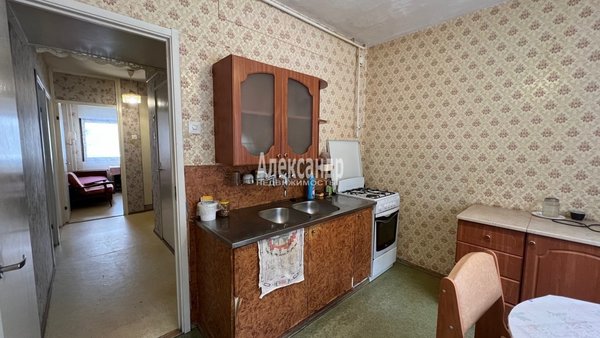 Продам трехкомнатную (3-комн.) квартиру, Красноармейская ул, д. 24, Светогорск г