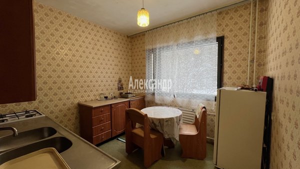 Продам трехкомнатную (3-комн.) квартиру, Красноармейская ул, д. 24, Светогорск г