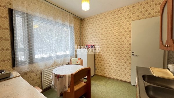 Продам трехкомнатную (3-комн.) квартиру, Красноармейская ул, д. 24, Светогорск г