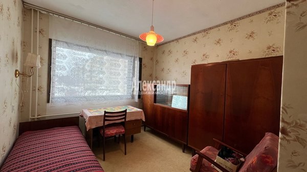 Продам трехкомнатную (3-комн.) квартиру, Красноармейская ул, д. 24, Светогорск г