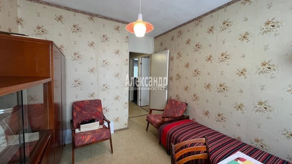 Продам трехкомнатную (3-комн.) квартиру, Красноармейская ул, д. 24, Светогорск г