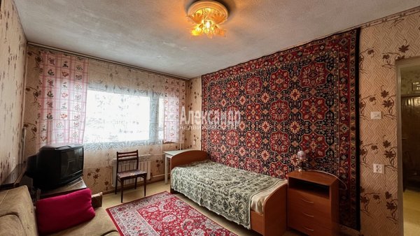 Продам трехкомнатную (3-комн.) квартиру, Красноармейская ул, д. 24, Светогорск г