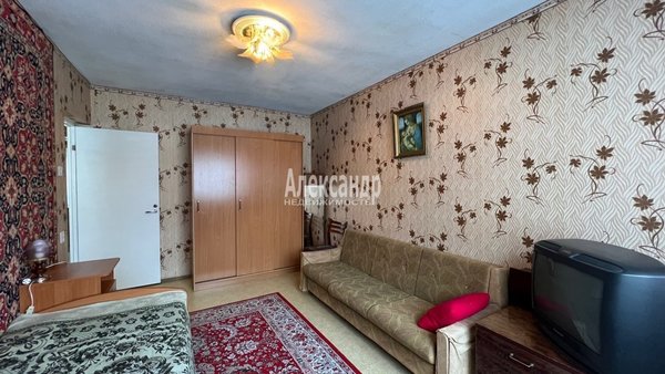 Продам трехкомнатную (3-комн.) квартиру, Красноармейская ул, д. 24, Светогорск г