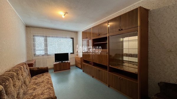 Продам трехкомнатную (3-комн.) квартиру, Красноармейская ул, д. 24, Светогорск г