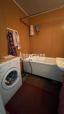 Продам трехкомнатную (3-комн.) квартиру, Красноармейская ул, д. 24, Светогорск г