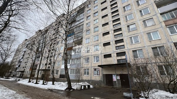 Продам трехкомнатную (3-комн.) квартиру, Спортивная ул, д. 4, Светогорск г