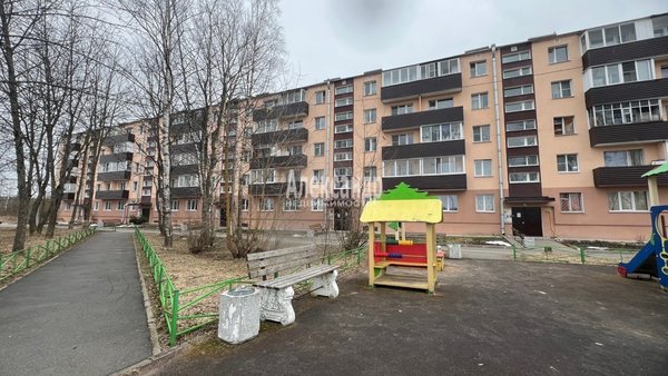 Продам двухкомнатную (2-комн.) квартиру, Победы ул, д. 21, Светогорск г