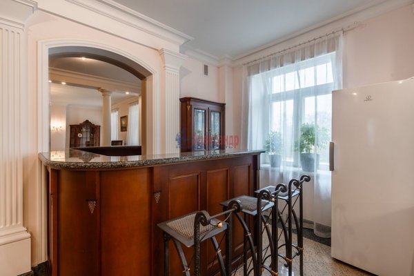 Продам многокомнатную квартиру, Дворцовая ул, д. 5, Пушкин г