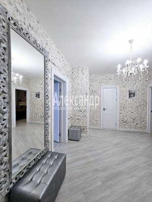 Продам трехкомнатную (3-комн.) квартиру, Воронцовский б-р, д. 4, Мурино п