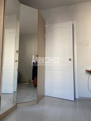 Продам трехкомнатную (3-комн.) квартиру, Шуваловский пр-кт, 84к1, Санкт-Петербург г