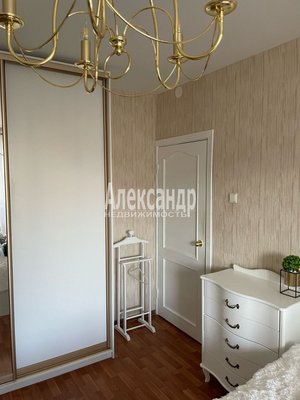 Продам трехкомнатную (3-комн.) квартиру, Шуваловский пр-кт, 84к1, Санкт-Петербург г